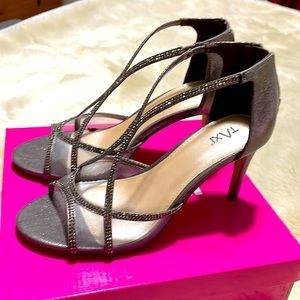 Taxi Wide Width heeled shoes